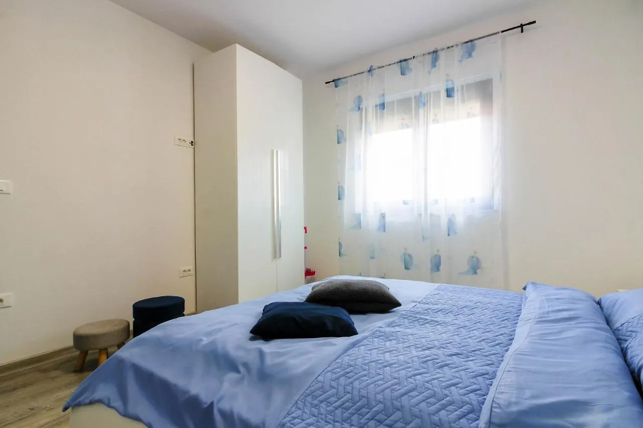 Modern Villa Maeni With Private Pool In Pula