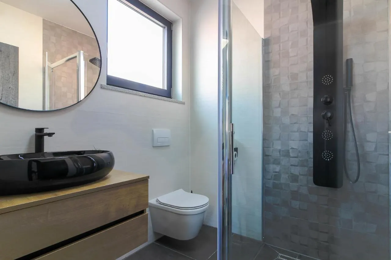 Modern Villa Maeni With Private Pool In Pula