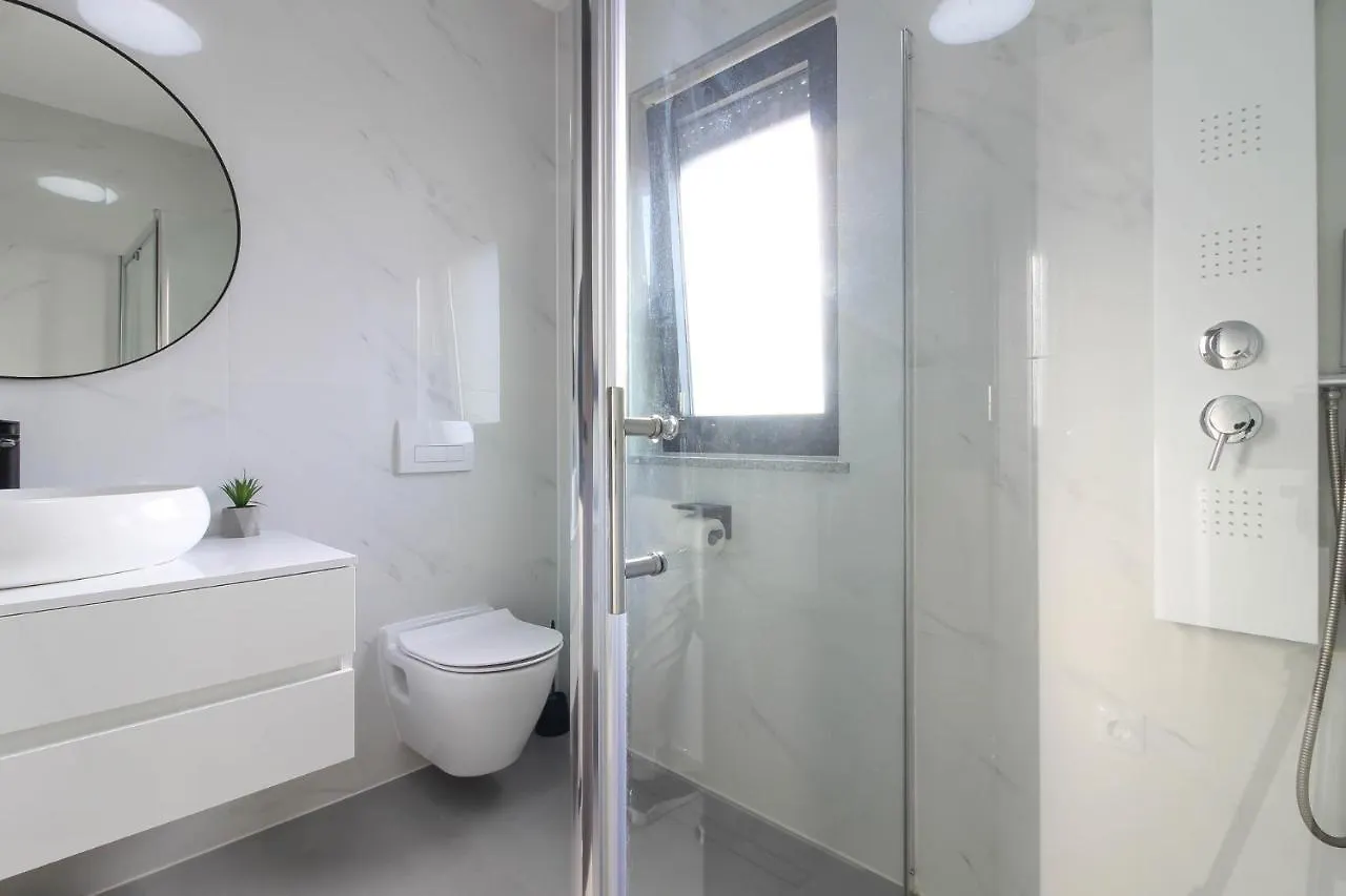Modern Villa Maeni With Private Pool In Pula