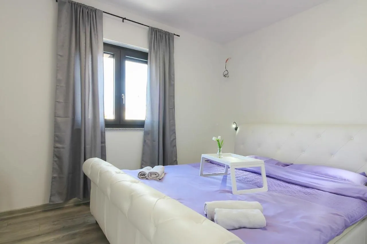 Modern Villa Maeni With Private Pool In Pula