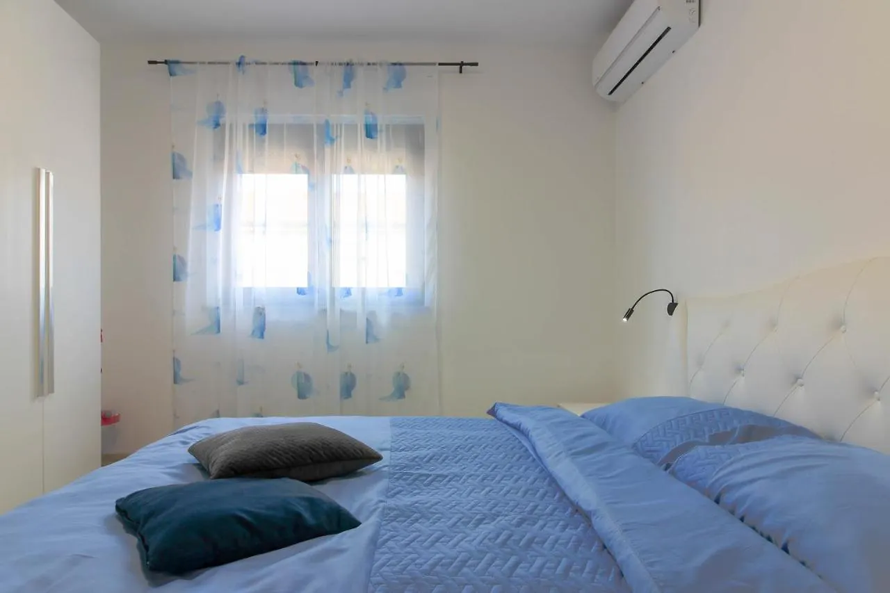 Modern Villa Maeni With Private Pool In Pula