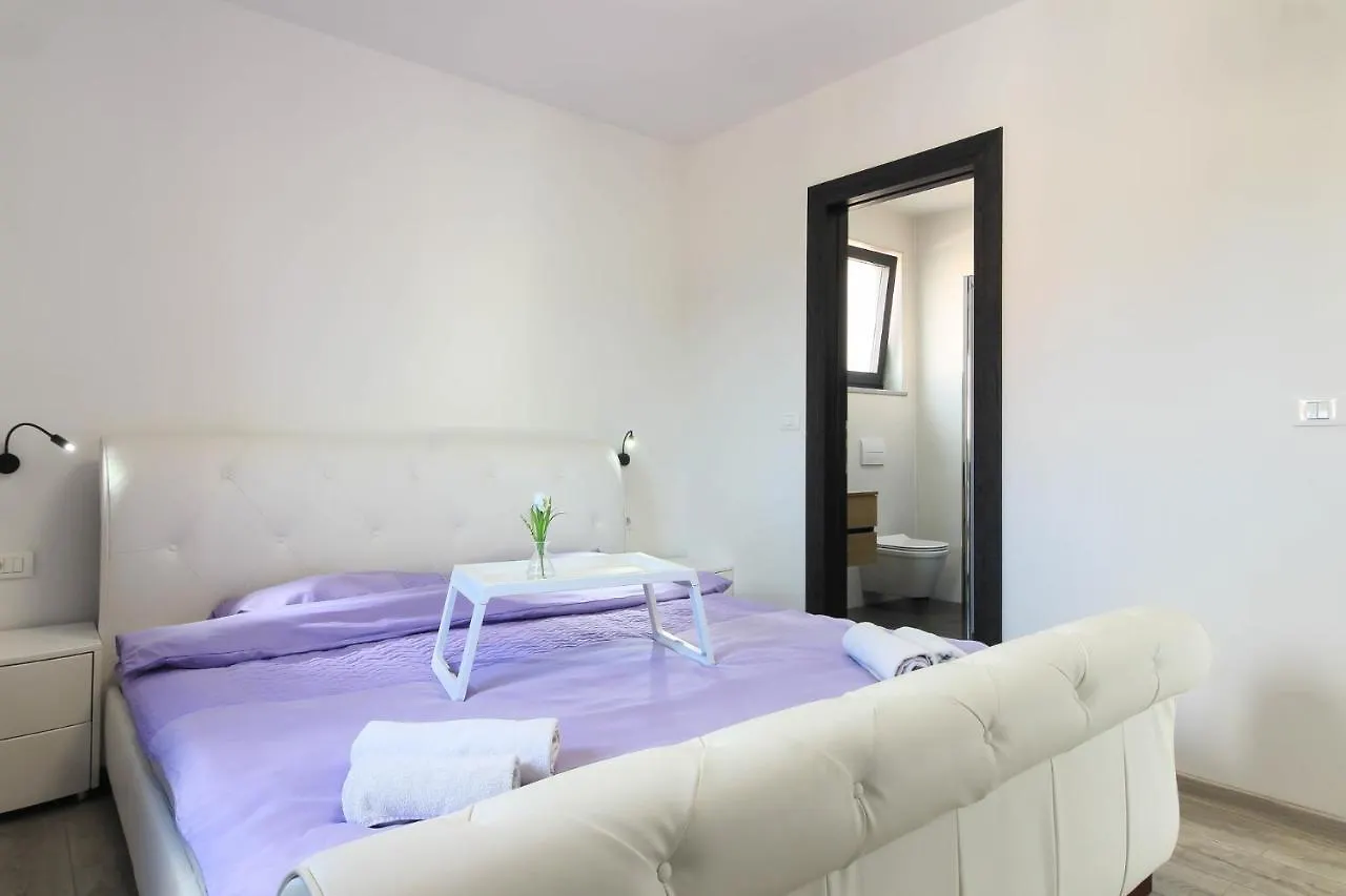 Modern Villa Maeni With Private Pool In Pula