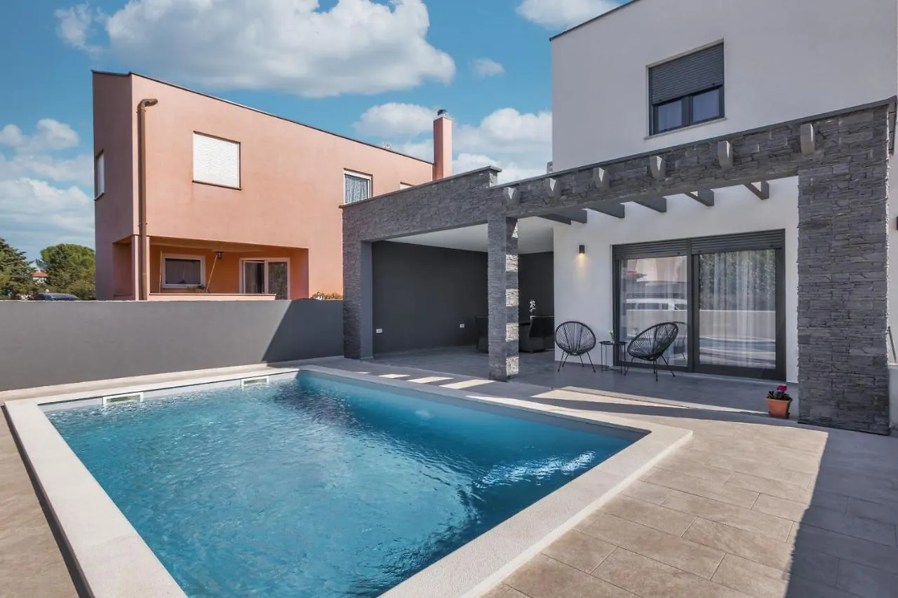 Modern Villa Maeni With Private Pool In Pula