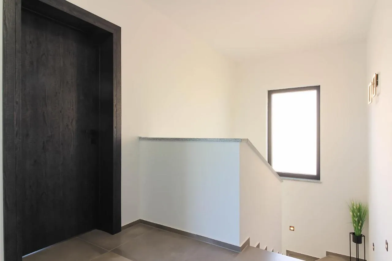 Modern Villa Maeni With Private Pool In Pula
