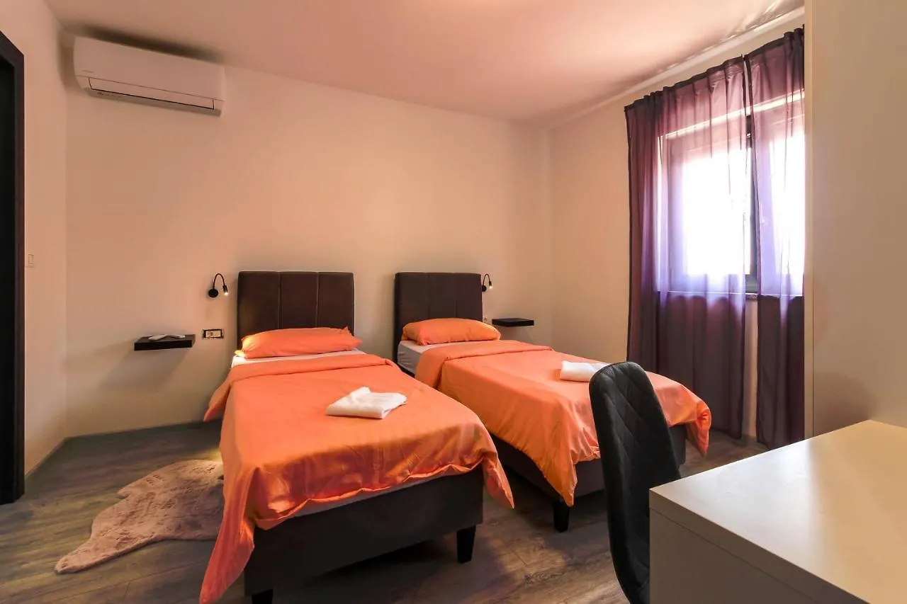 Modern Villa Maeni With Private Pool In Pula 0*,  Chorvatsko