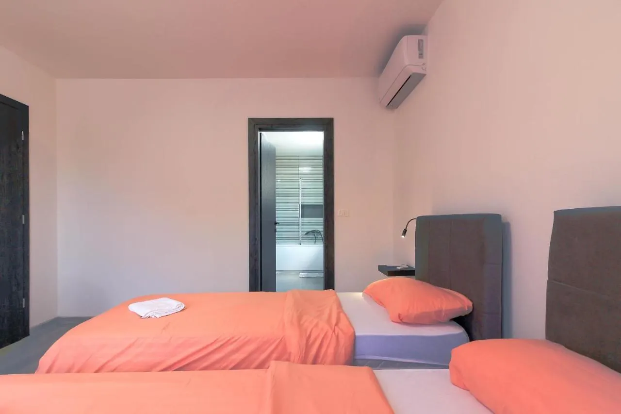 Modern Villa Maeni With Private Pool In Pula